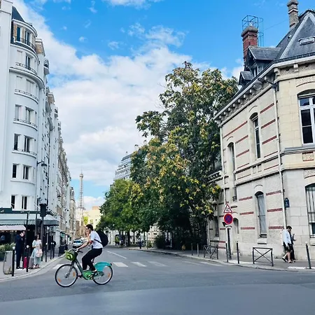 Quartier Tour-eiffel Haussmann Art Lovers Dream 1894