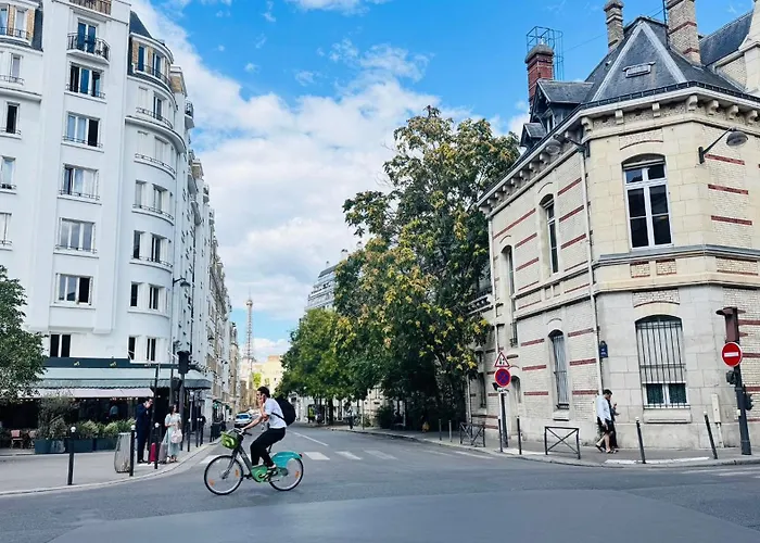 Quartier Tour-eiffel Haussmann Art Lovers Dream 1894